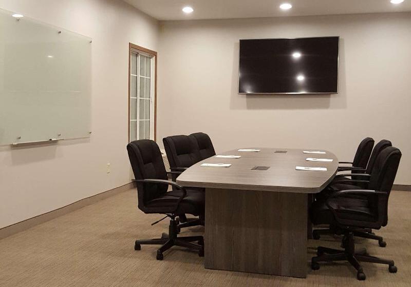 فندق Country Inn & Suites By Radisson, Elk River, Mn