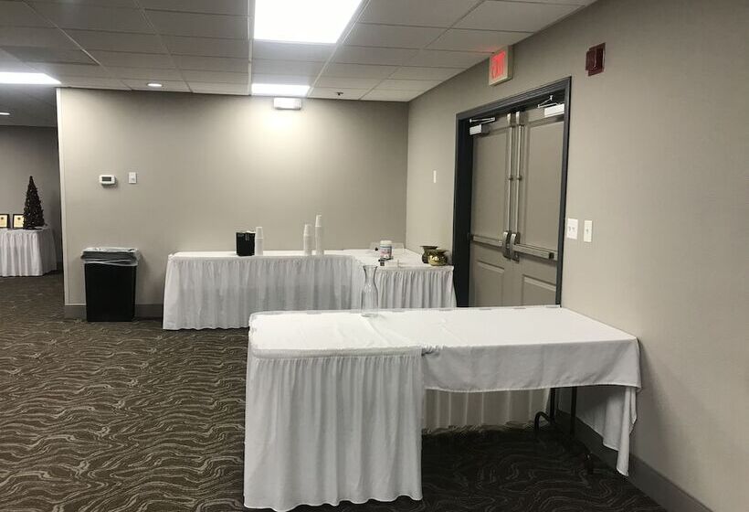 בית מלון כפרי Country Inn & Suites By Radisson, Fargo, Nd