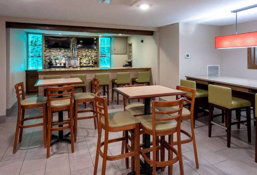 בית מלון כפרי Country Inn & Suites By Radisson, Fargo, Nd