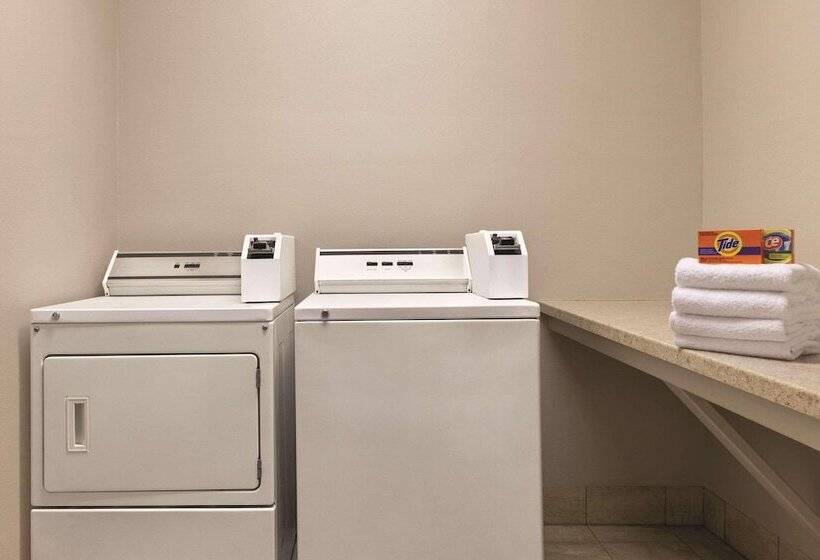 فندق Country Inn & Suites By Radisson, Forest Lake, Mn