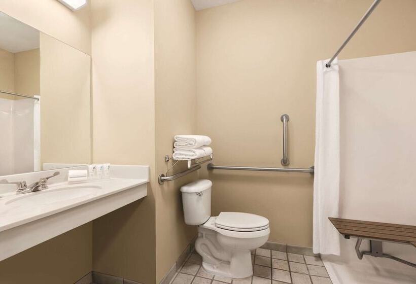 فندق Country Inn & Suites By Radisson, Forest Lake, Mn