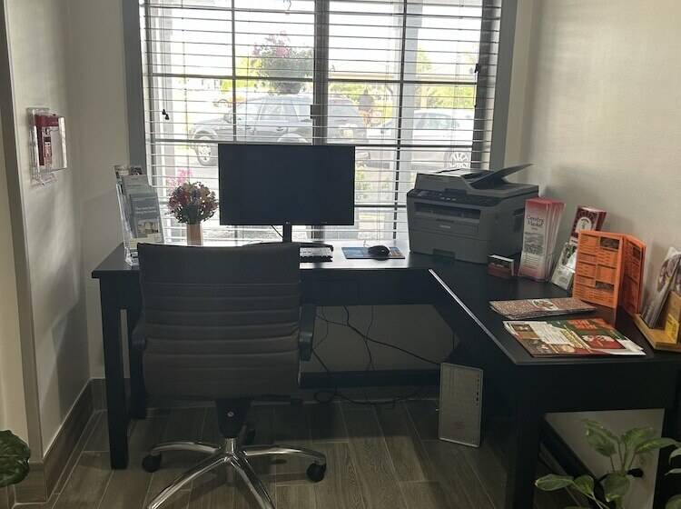 Отель Country Inn & Suites By Radisson, Grand Rapids Airport, Mi