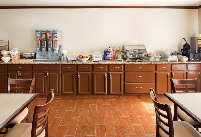 Отель Country Inn & Suites By Radisson, Grand Rapids Airport, Mi