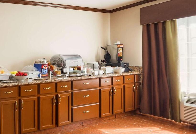 هتل Country Inn & Suites By Radisson, Grand Rapids Airport, Mi