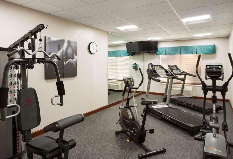 هتل Country Inn & Suites By Radisson, Grand Rapids Airport, Mi