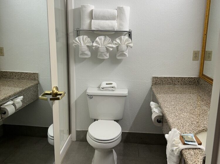 هتل Country Inn & Suites By Radisson, Grand Rapids Airport, Mi