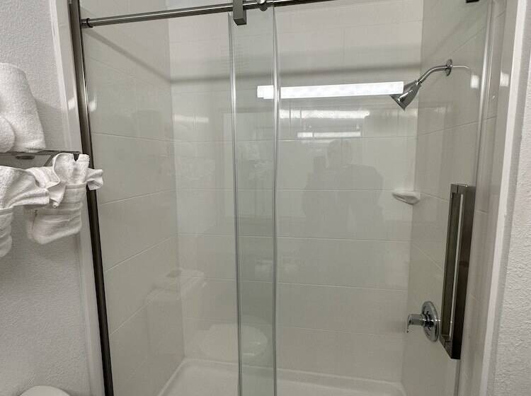 Отель Country Inn & Suites By Radisson, Grand Rapids Airport, Mi