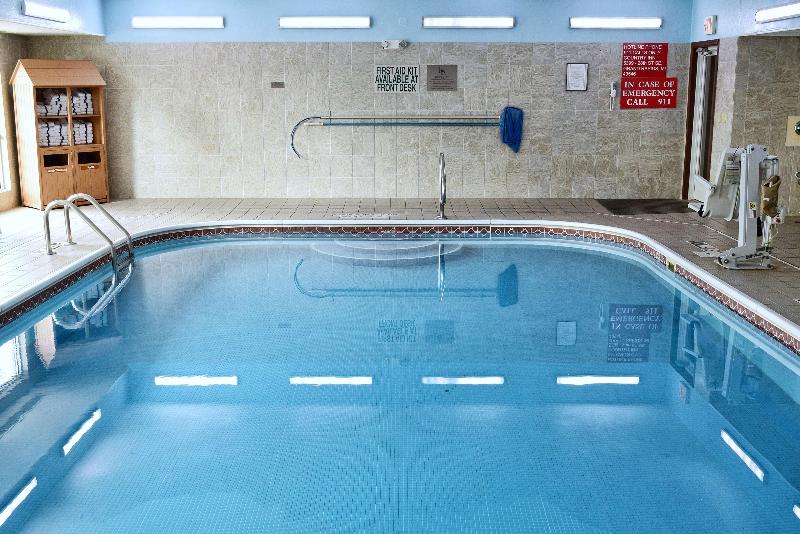 هتل Country Inn & Suites By Radisson, Grand Rapids Airport, Mi