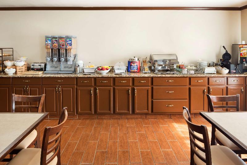 Отель Country Inn & Suites By Radisson, Grand Rapids Airport, Mi