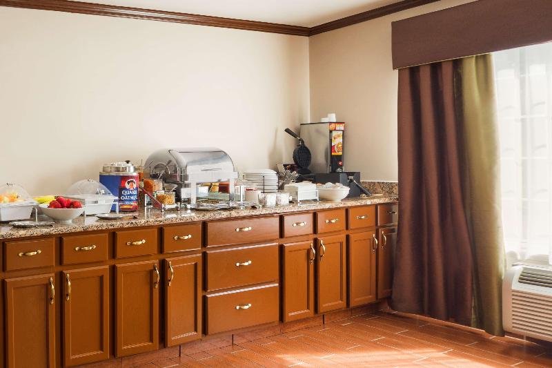 Отель Country Inn & Suites By Radisson, Grand Rapids Airport, Mi