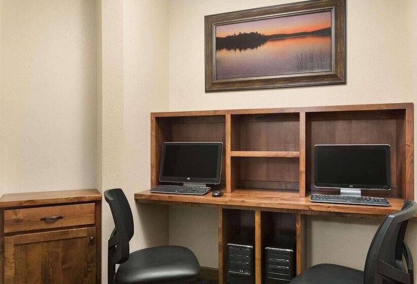 فندق Country Inn & Suites By Radisson, Little Falls, Mn