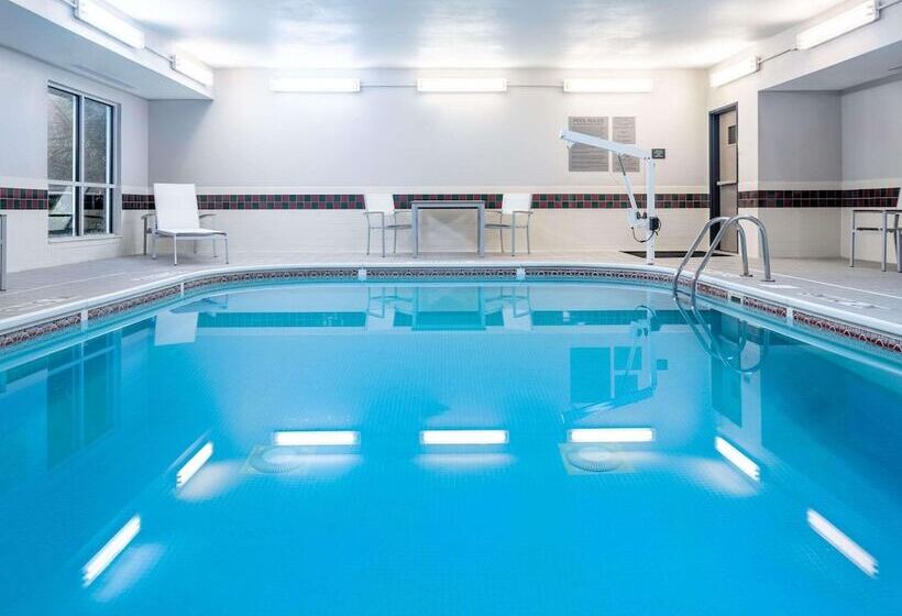 هتل Country Inn & Suites By Radisson, Toledo, Oh