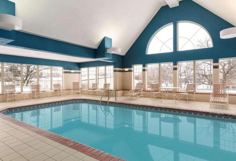 فندق Country Inn & Suites By Radisson, Wausau, Wi