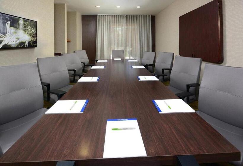 فندق Courtyard Beckley