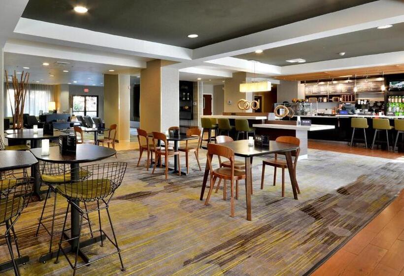 فندق Courtyard Beckley