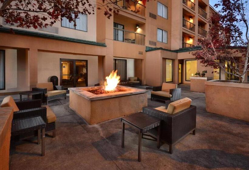 فندق Courtyard Beckley