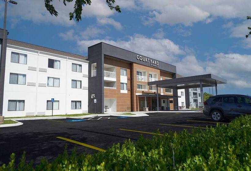 هتل Courtyard By Marriott Bentonville