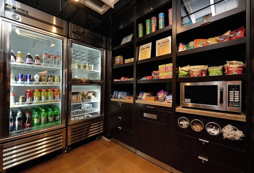 هتل Courtyard By Marriott Bentonville