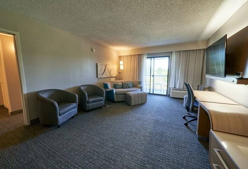 هتل Courtyard By Marriott Bentonville