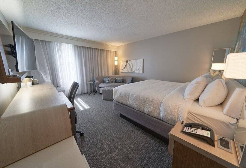 هتل Courtyard By Marriott Bentonville