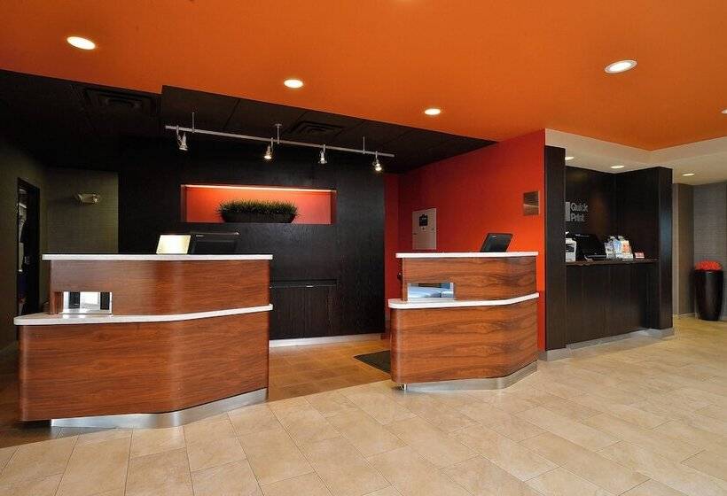 هتل Courtyard By Marriott Bentonville