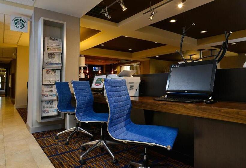 هتل Courtyard By Marriott Bentonville