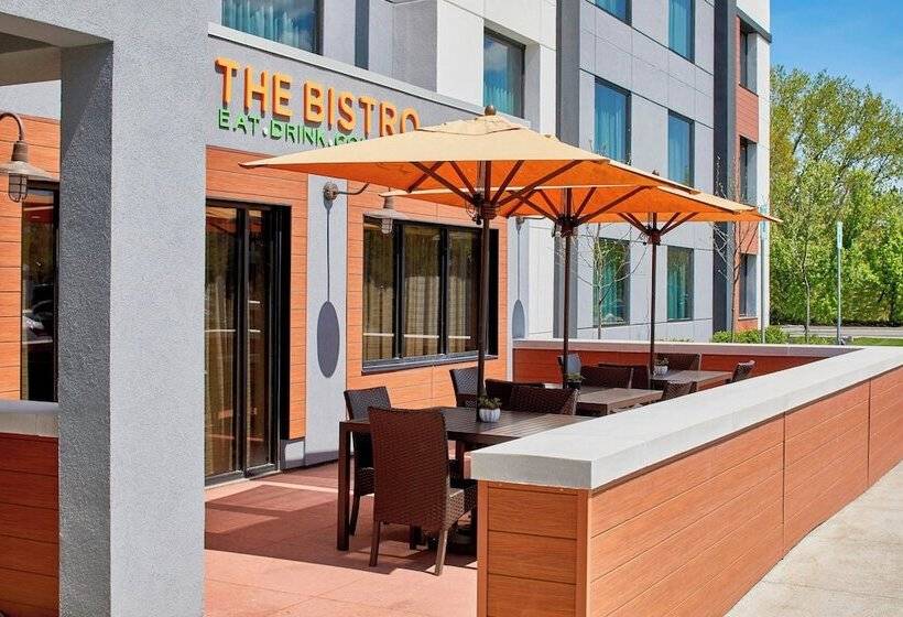 בית מלון כפרי Courtyard By Marriott Albany Thruway