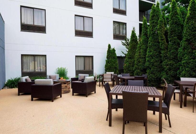 בית מלון כפרי Courtyard By Marriott Portsmouth
