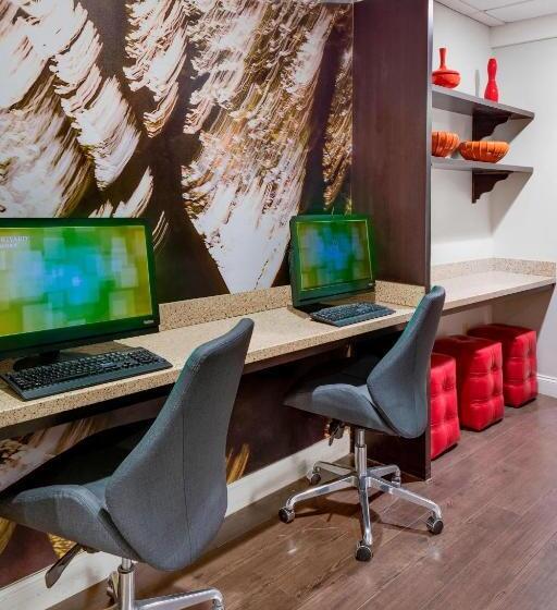 בית מלון כפרי Courtyard By Marriott Portsmouth