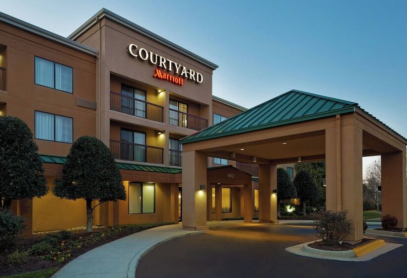 Отель Courtyard Chesapeake Greenbrier