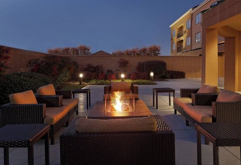 Отель Courtyard Chesapeake Greenbrier