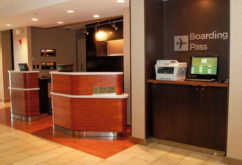 Отель Courtyard Chesapeake Greenbrier