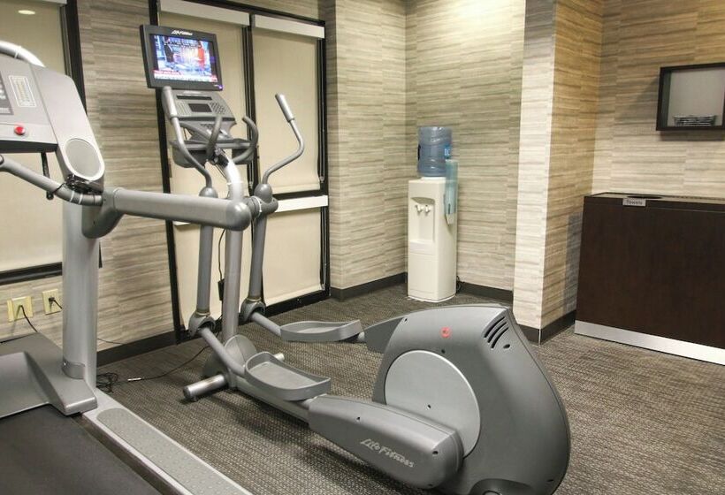 Отель Courtyard Chesapeake Greenbrier