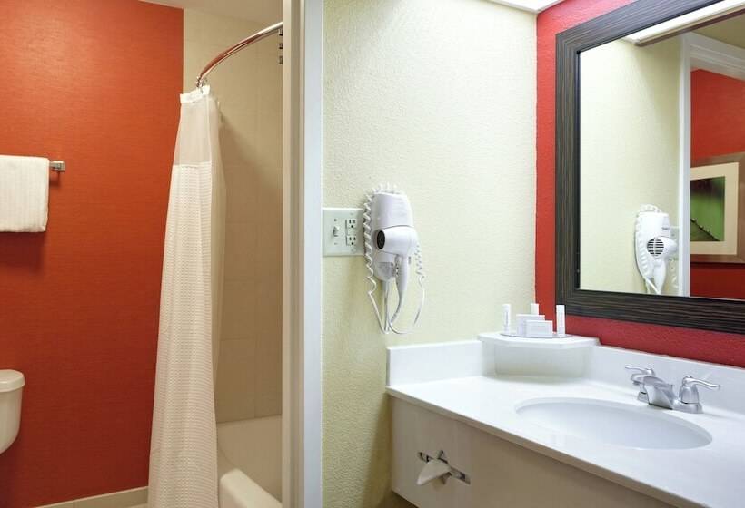 Отель Courtyard Chesapeake Greenbrier