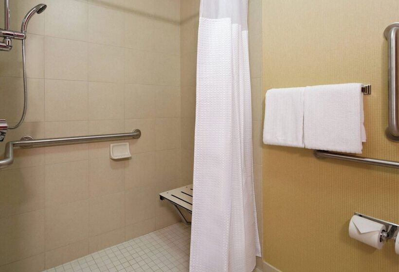 هتل Courtyard Chesapeake Greenbrier