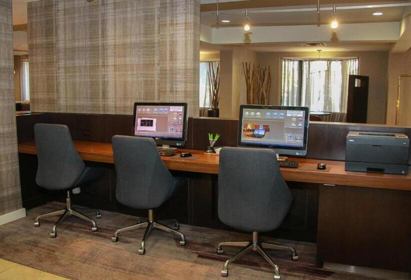 Отель Courtyard Chesapeake Greenbrier