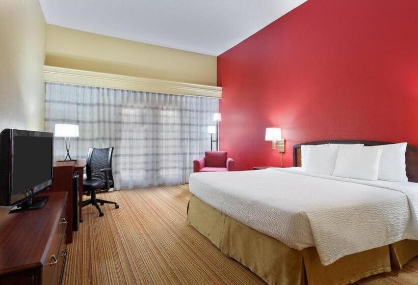 هتل Courtyard Chesapeake Greenbrier