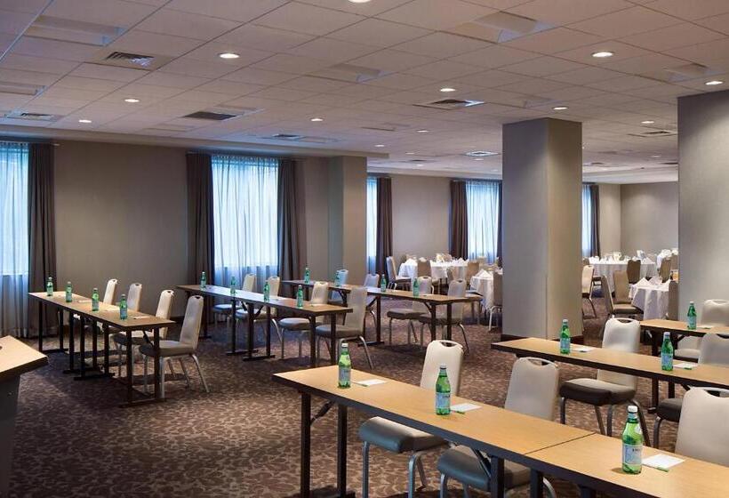 Отель Courtyard Grand Rapids Downtown