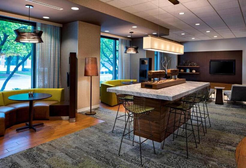 Отель Courtyard Grand Rapids Downtown