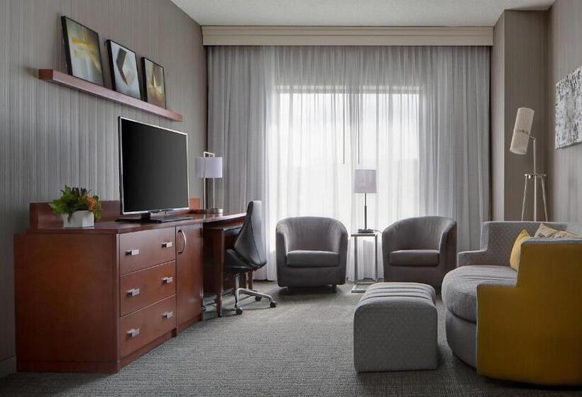 Отель Courtyard Grand Rapids Downtown