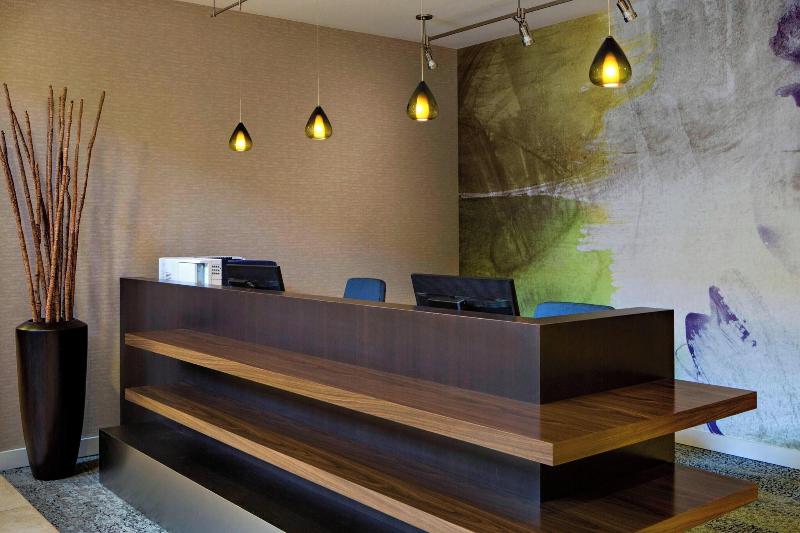 Отель Courtyard Grand Rapids Downtown