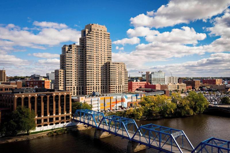 Отель Courtyard Grand Rapids Downtown