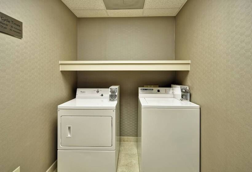 فندق Courtyard By Marriott Jacksonville Airport/ Northeast