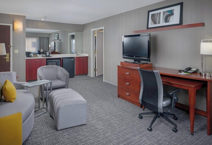 هتل Courtyard By Marriott New Haven Orange