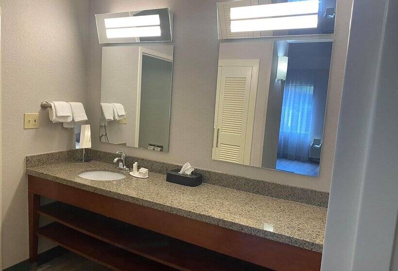 호텔 Courtyard Newport News Yorktown