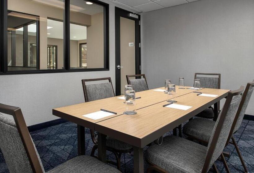 ホテル Courtyard By Marriott Portland Tigard