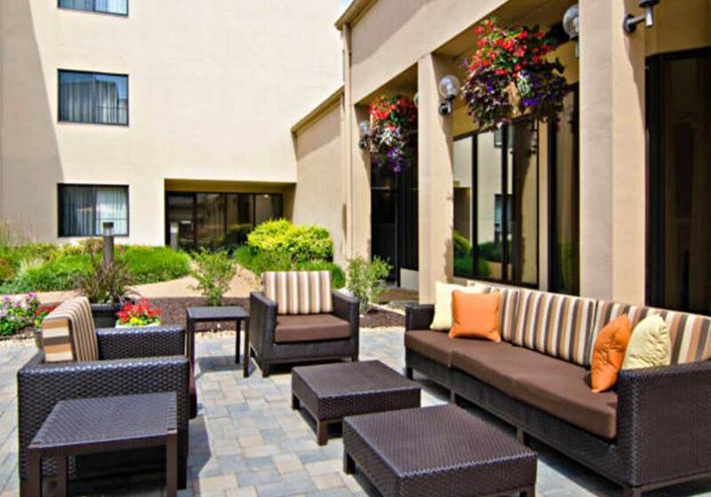 هتل Courtyard St. Louis Westport Plaza
