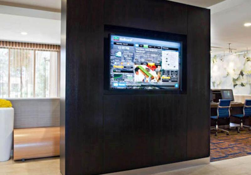 فندق Courtyard St. Louis Westport Plaza