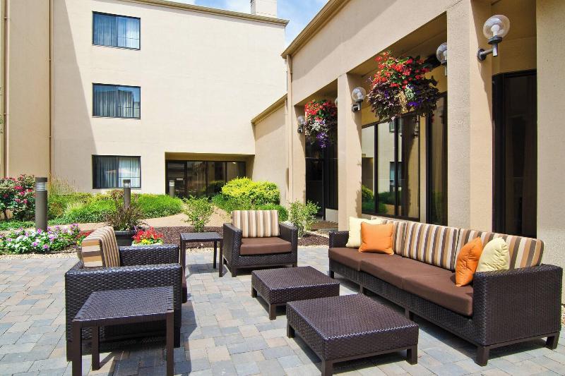 فندق Courtyard St. Louis Westport Plaza