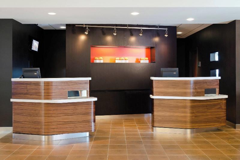 فندق Courtyard St. Louis Westport Plaza